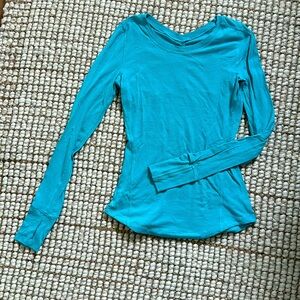 Lululemon Aqua Green Long Sleeved Lightweight Scoop Neck Top sz 4 - Great Cond